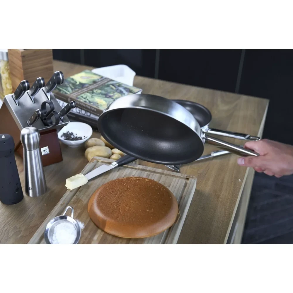 ZWILLING Pro Frying Pan - 20 cm - Image 4